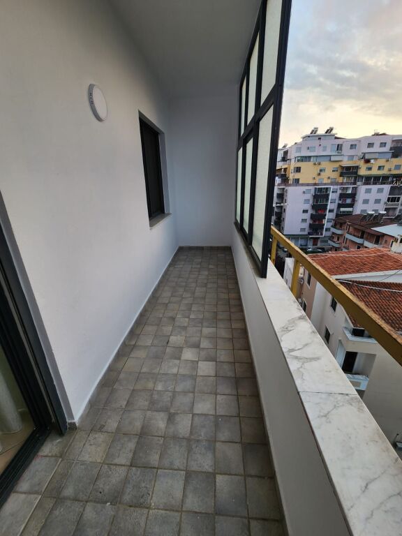 VENDESI APPARTAMENTO 1+1 FLORIDA SPIAGGIA DURRES 90000 EURO