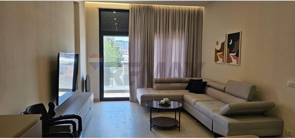 Apartament me post parkimi - Qira