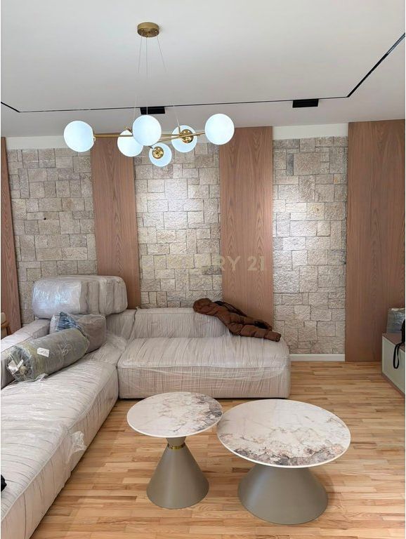 KOPSHTI BOTANIK, APARTAMENT 2+1+2+PARKIM PER QIRA 1,300 € /Muaj