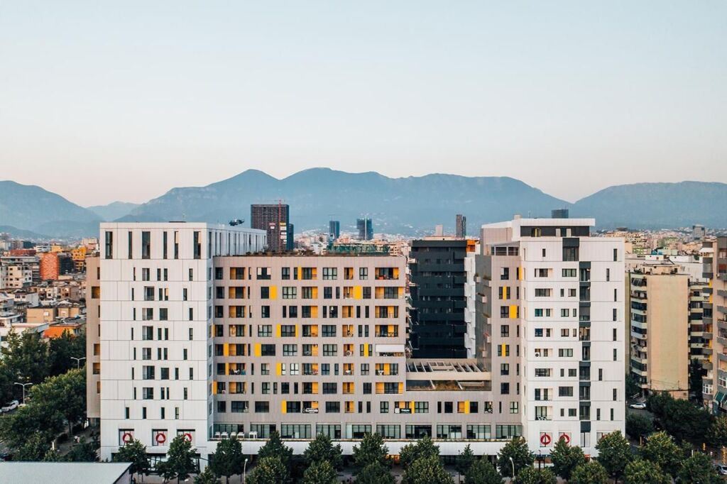 🏡 Appartamento 3+1 + 2 Posti Auto in Vendita – Square 21 📍Via Kavaja