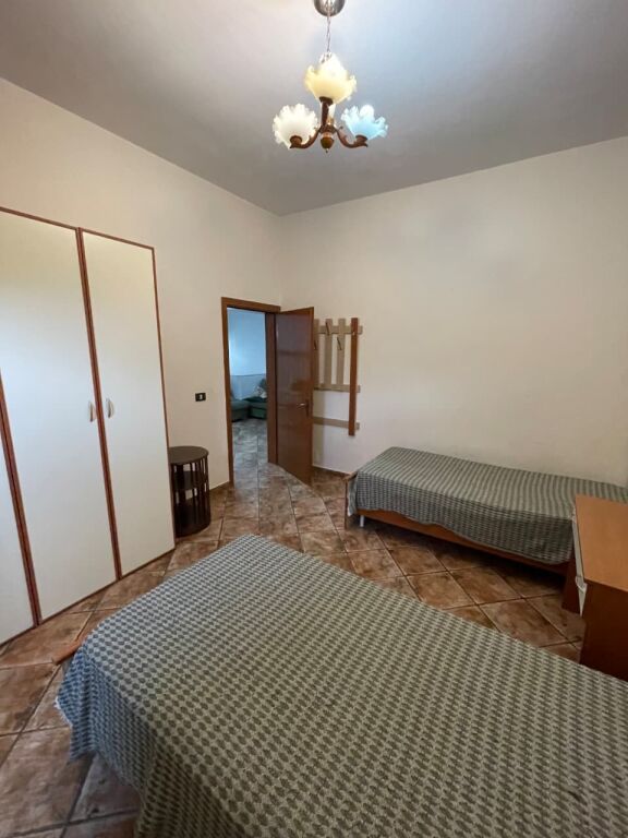 Jepet apartament 2+1 me qira tek Rruga e Durresit , prane Hotel Colosseo , Zogu i Zi , Rruga e Kavajes , 21 Dhjetori .
