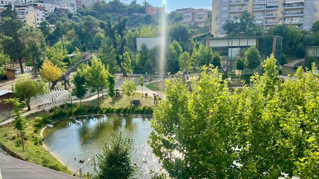 ME QERA: 2+1📍Kopshti Zologjik (Rr.Bilal Sina) - 70,000 Leke/Muaj - Sp.90m² - Pallat i Ri V.2016 || Pamje Fantastike nga Kopshti Zologjik✨️