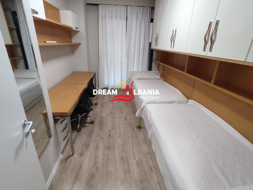 Super Apartament 2+1 me Qera Liqeni i Thate, prane Hotel Radisson (ID 52210005)