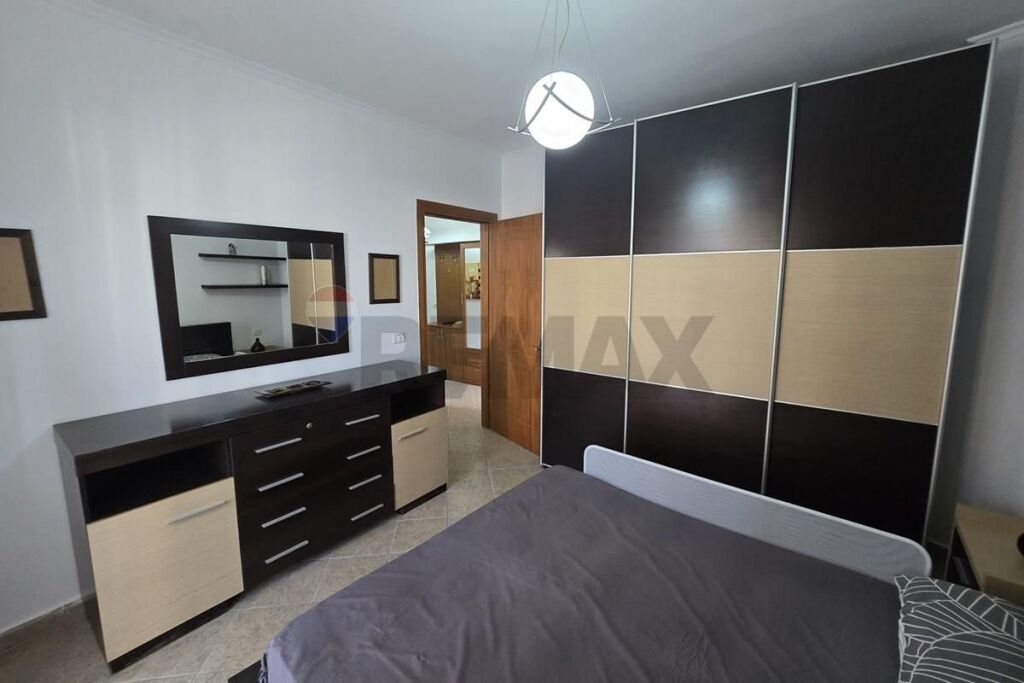 Apartament - Për Qira - Rruga e Barrikadave, Tiranë