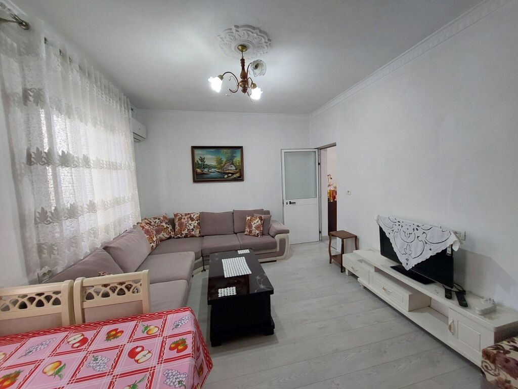 Rent | Private house 2 + 1 | American Hospital 2 | 450 €/month