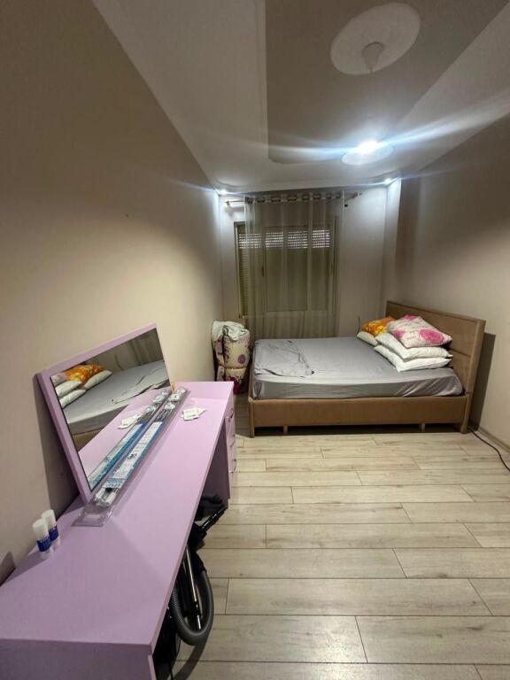 Jepet apartament 2+1 me qera tek Fresku , prane rrethit .