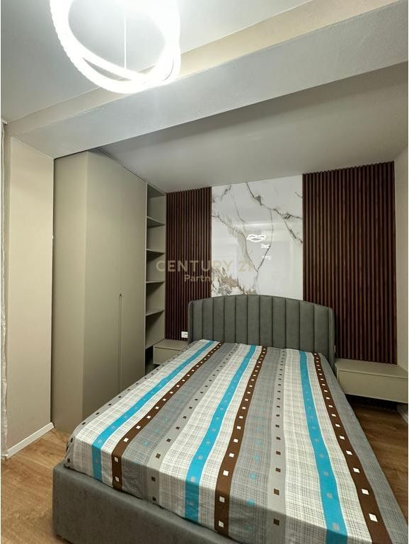 Apartament luksoz 2+1 me qira te Shkolla e Kuqe