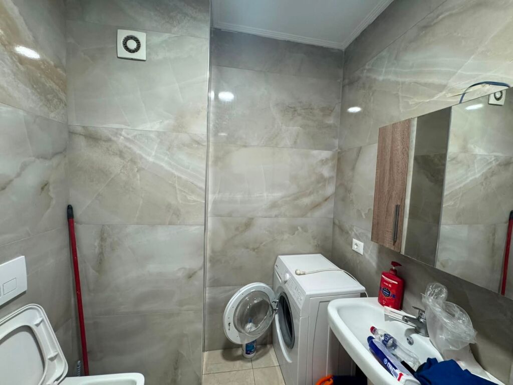 Jepet me qira 2+1 tek Vila L 2 Astir