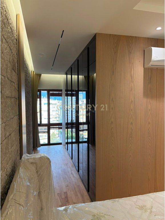 KOPSHTI BOTANIK, APARTAMENT 2+1+2+PARKIM PER QIRA 1,300 € /Muaj