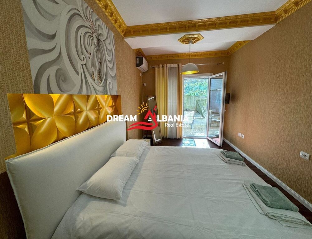Super Apartament 2+1 me Qera Liqeni i Thate, prane Hotel Radisson (ID 52210005)