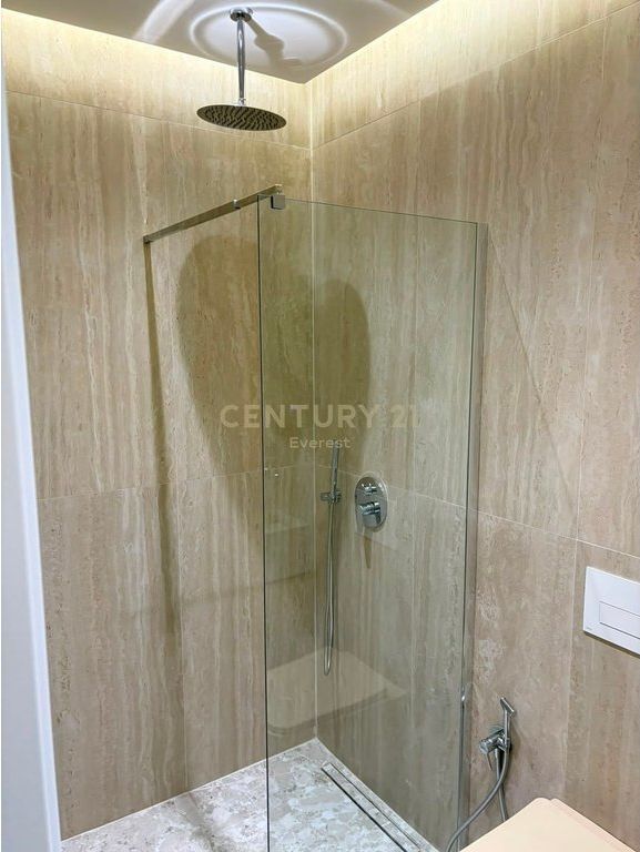 KOPSHTI BOTANIK, APARTAMENT 2+1+2+PARKIM PER QIRA 1,300 € /Muaj