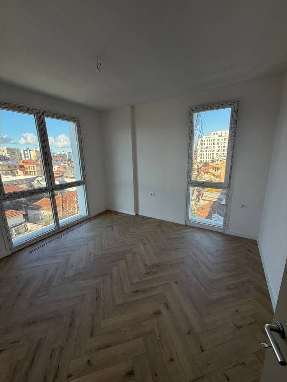 VENDESI APPARTAMENTO 3+1+2 BAGNI NUOVO BOULEVARD