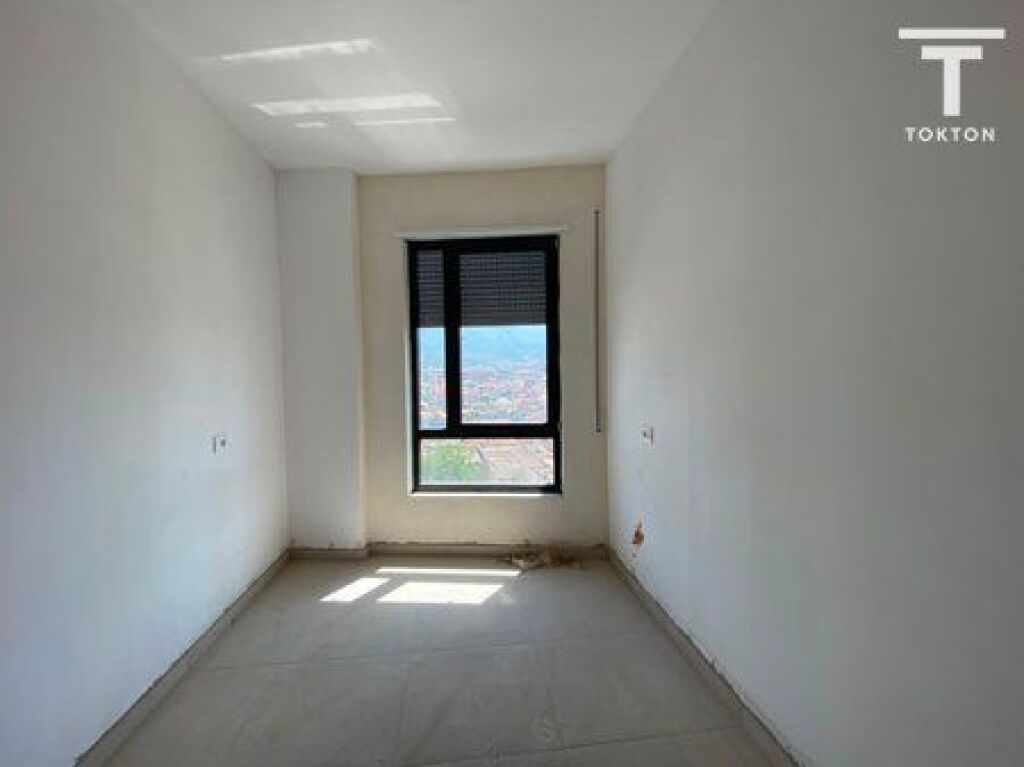 IN VENDITA, APPARTAMENTO 3+1+2, STRADA: "5 MAGGIO", TIRANA