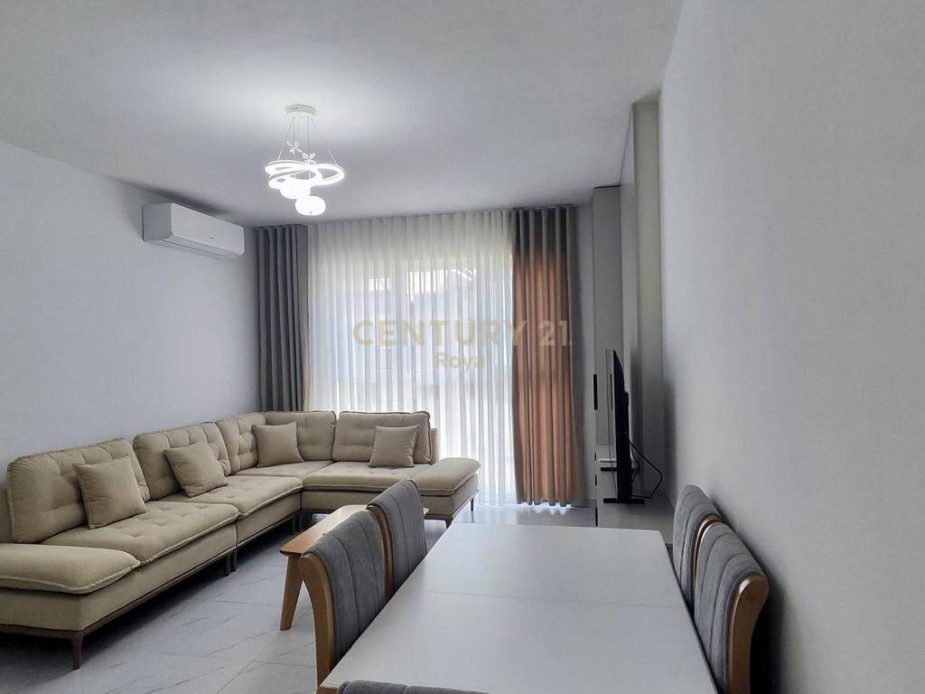 Apartament 2+1 me qera 700 € /Muaj astir