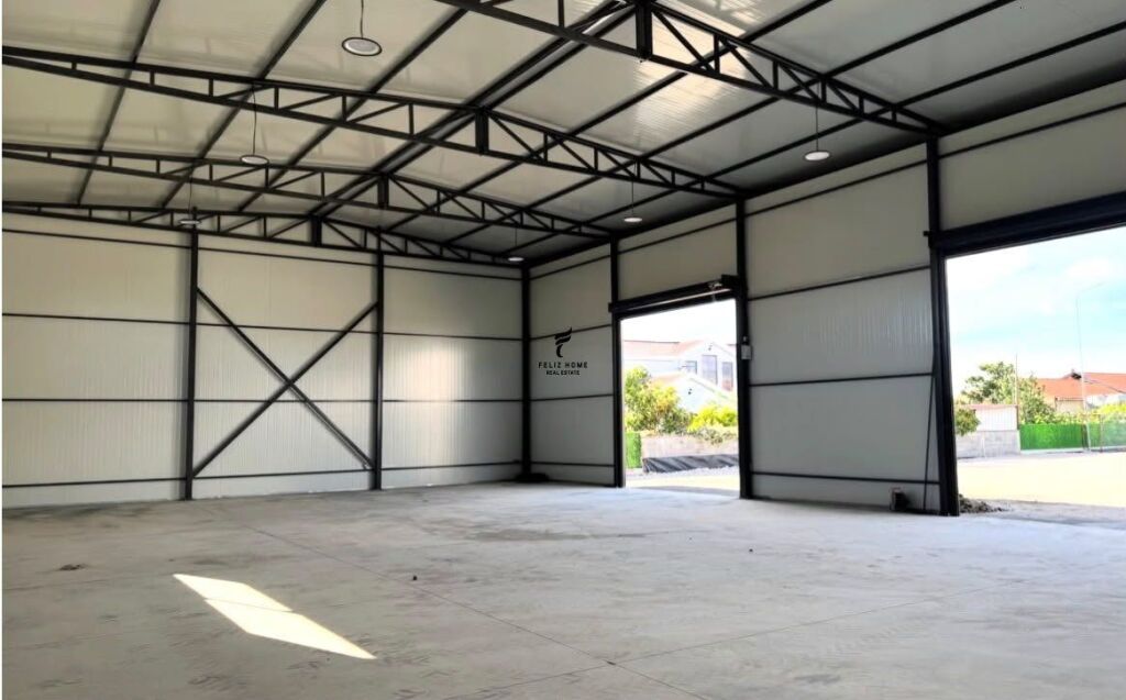 WAREHOUSE FOR RENT 300 M2 LAKNAS 160,000 LEKE FH-81870