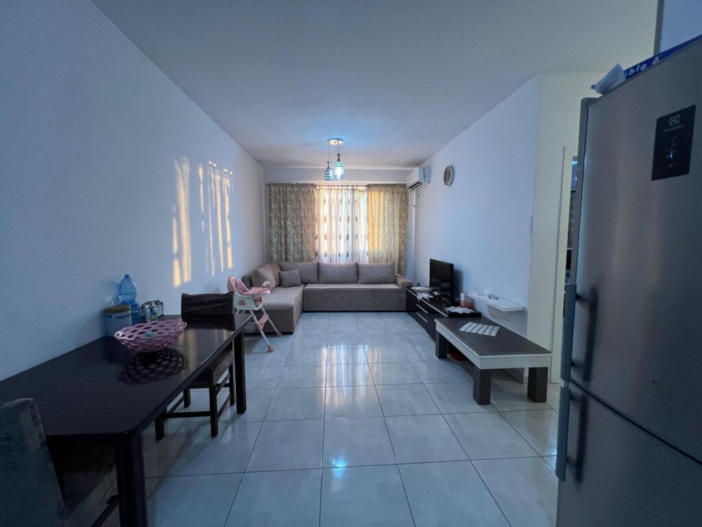 Jepet apartament 2+1+2 me qira tek Fresku , prane Restorant Fresku .