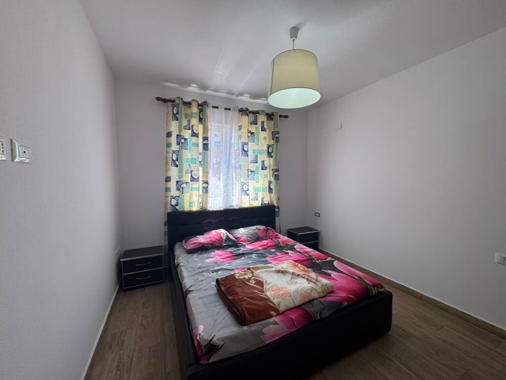 Jepet me qira 2+1 tek Vila L 2 Astir