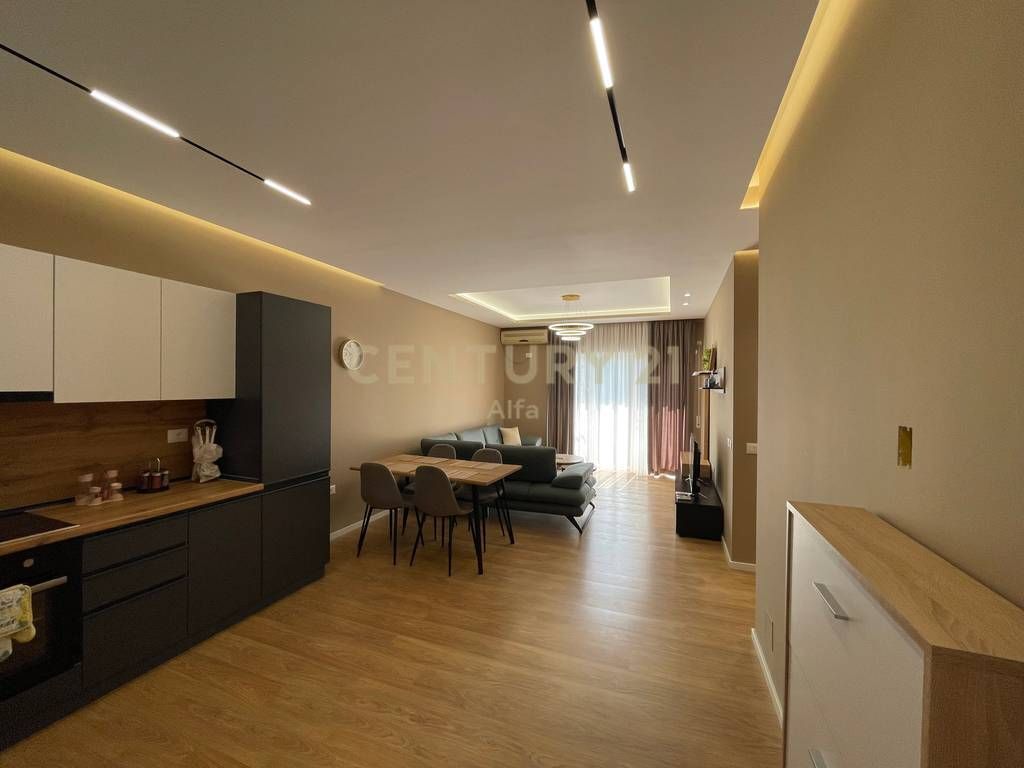 QIRA, APARTAMENT 2+1+2, KOPSHTI BOTANIK