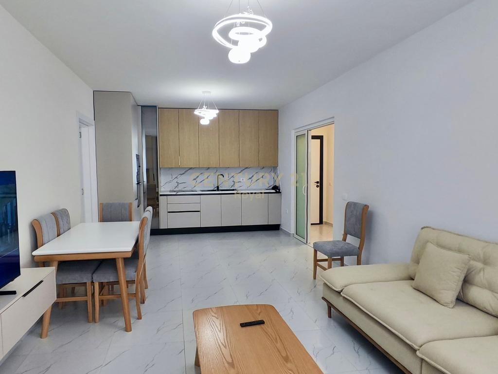 Apartament 2+1 me qera 700 € /Muaj astir