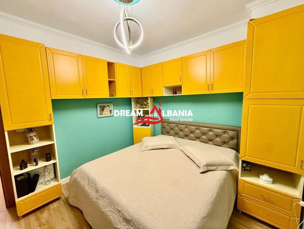 Jepet Apartament 2+1+2 me qera Komuna Paris