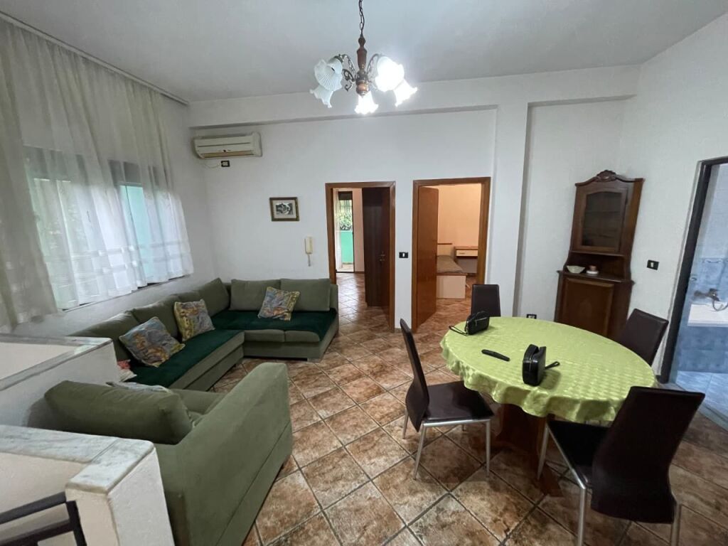 Jepet apartament 2+1 me qira tek Rruga e Durresit , prane Hotel Colosseo , Zogu i Zi , Rruga e Kavajes , 21 Dhjetori .