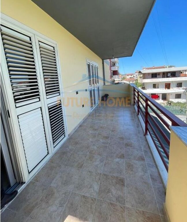 Tirana, vendo appartamento 3+1 al 2° piano, 149 m²  (Selitë)