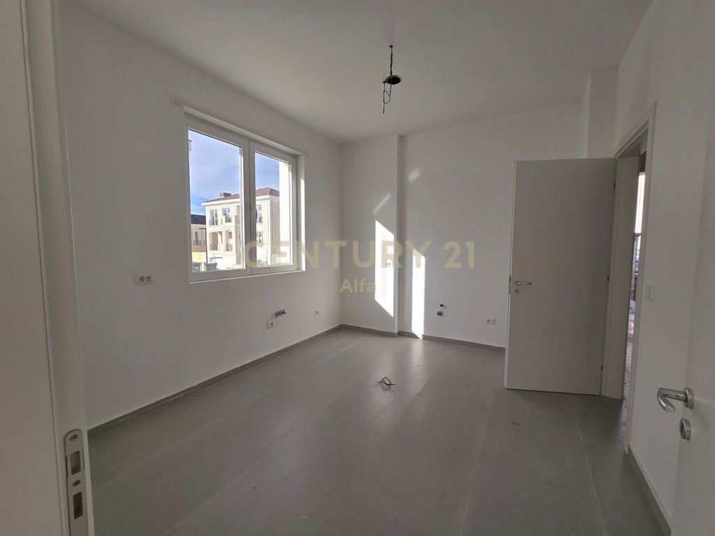 Villa su 3 piani in vendita in una delle migliori residenze vicino a TEG, Colina Verde
