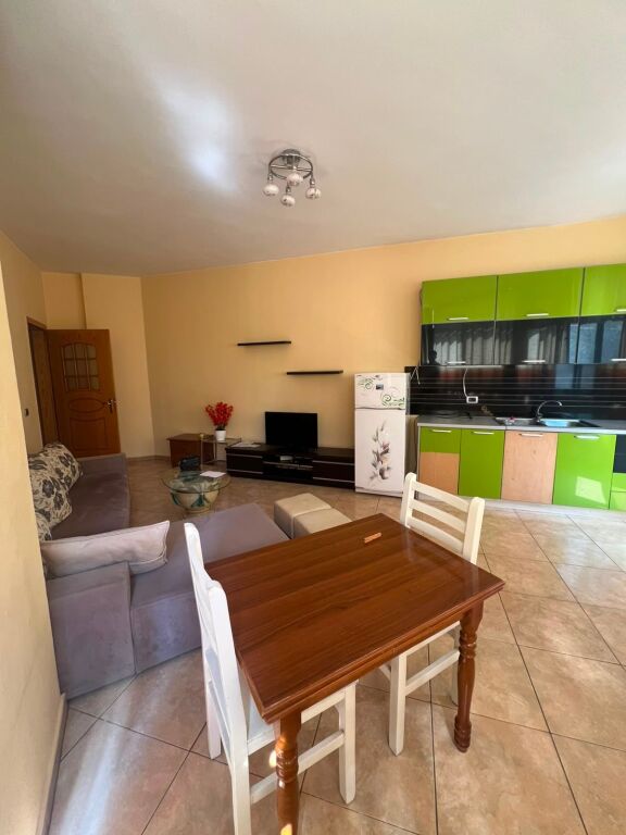 APARTAMENT 1+1 NE SHITJE TE BULEVARDI ZOGU I