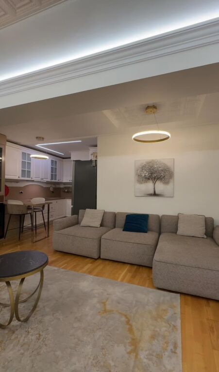 Appartamento duplex 3+1+3 in vendita presso Rezidenca Kodra e Diellit 2 .