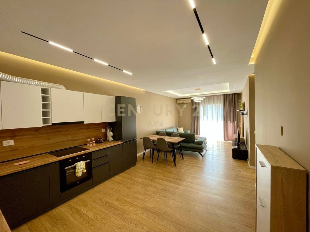 QIRA, APARTAMENT 2+1+2, KOPSHTI BOTANIK