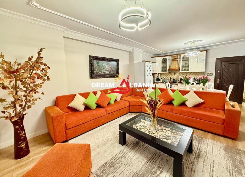 Jepet Apartament 2+1+2 me qera Komuna Paris