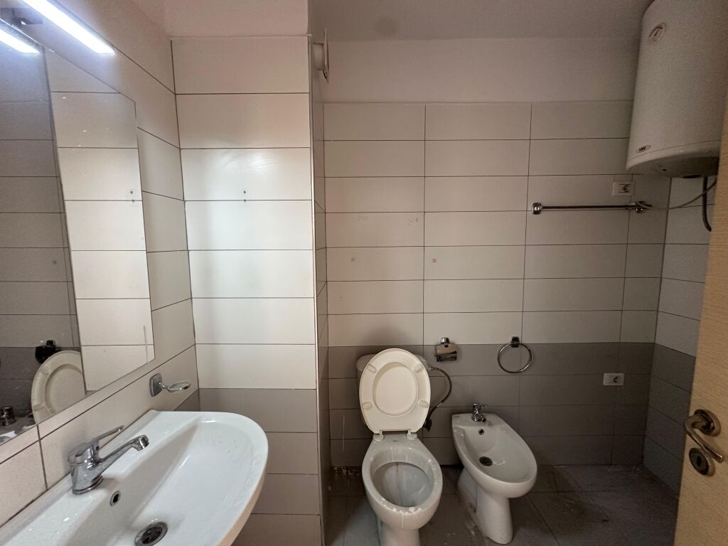 In vendita, Appartamento 1+1, Kinostudio, Tirana