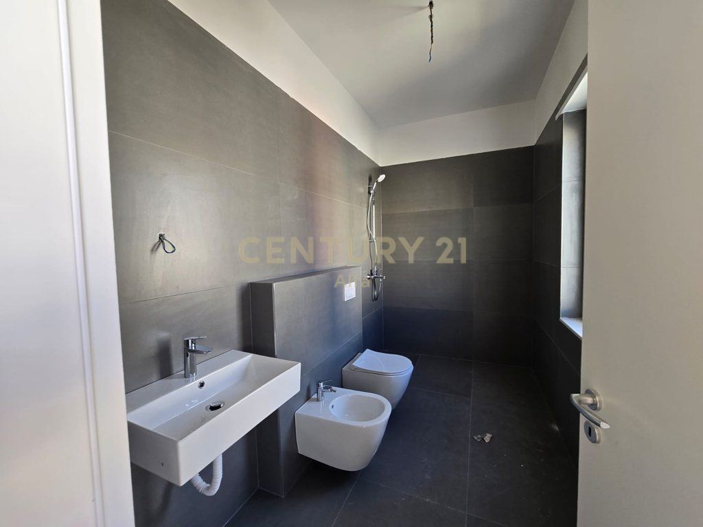Villa su 3 piani in vendita in una delle migliori residenze vicino a TEG, Colina Verde