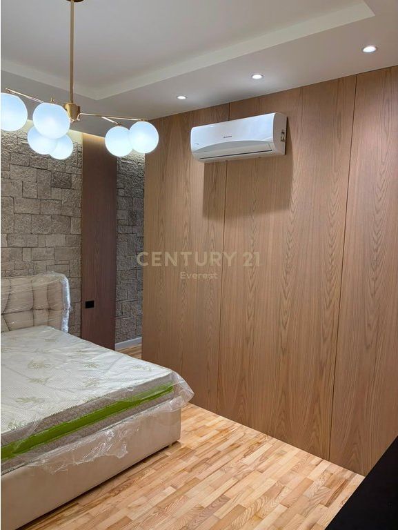 KOPSHTI BOTANIK, APARTAMENT 2+1+2+PARKIM PER QIRA