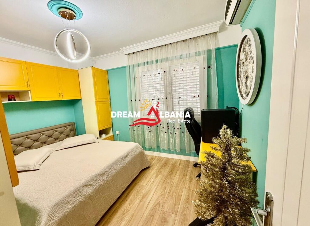 Jepet Apartament 2+1+2 me qera Komuna Paris