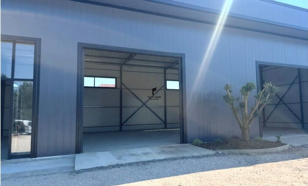 WAREHOUSE FOR RENT 300 M2 LAKNAS 160,000 LEKE FH-81870