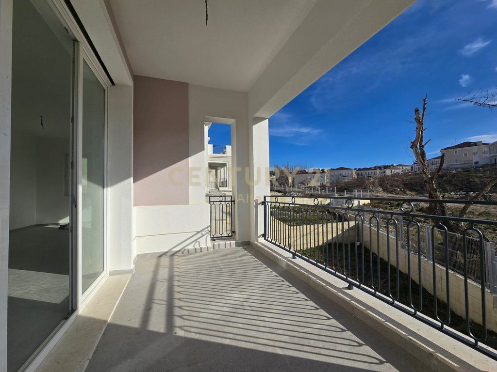Villa su 3 piani in vendita in una delle migliori residenze vicino a TEG, Colina Verde