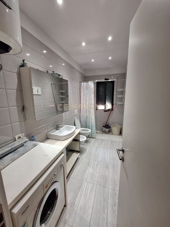 Apartament 2+1+ post parkimi me qira tek Green City, Ish Fusha e Aviacionit!