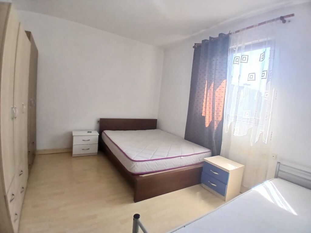 Apartament 1+1 me qera tek Rruga Bardhyl