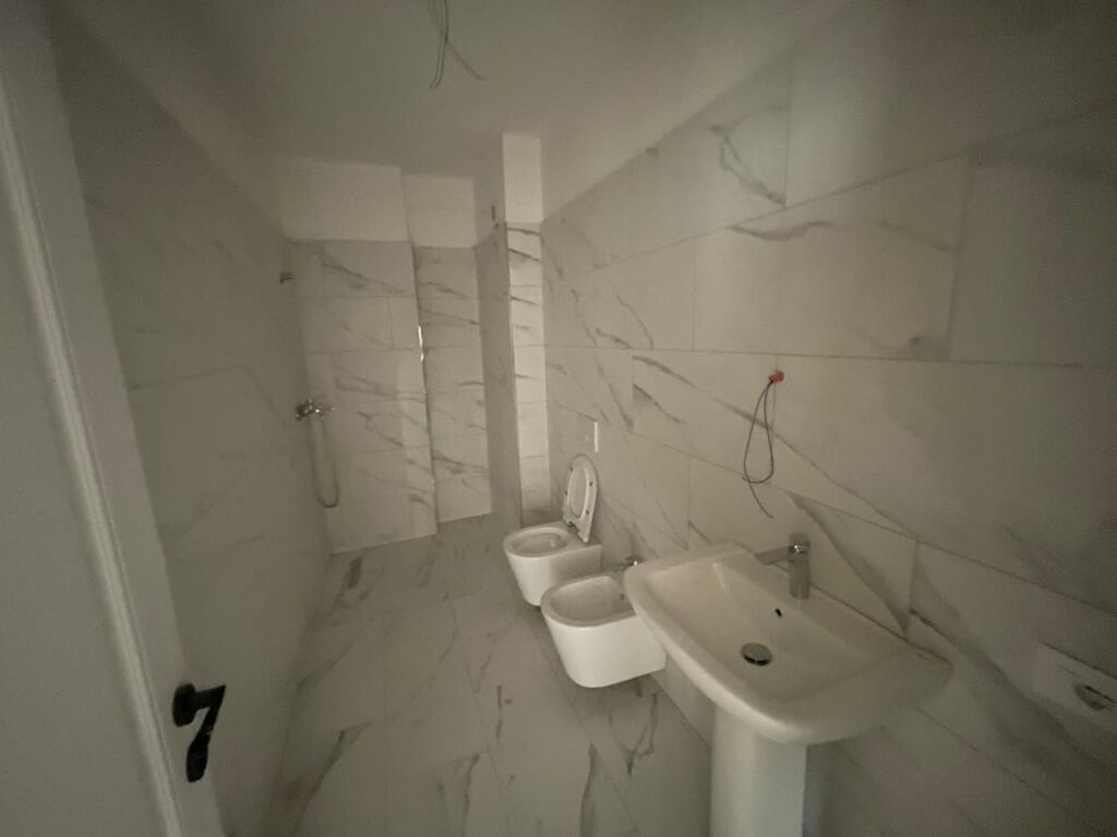 In vendita, Appartamento 2+1+ Deposito, Kamez, Tirana . Empire71306