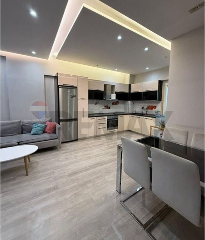 Pazari i Ri, Japim me Qira Apartament 1+1.