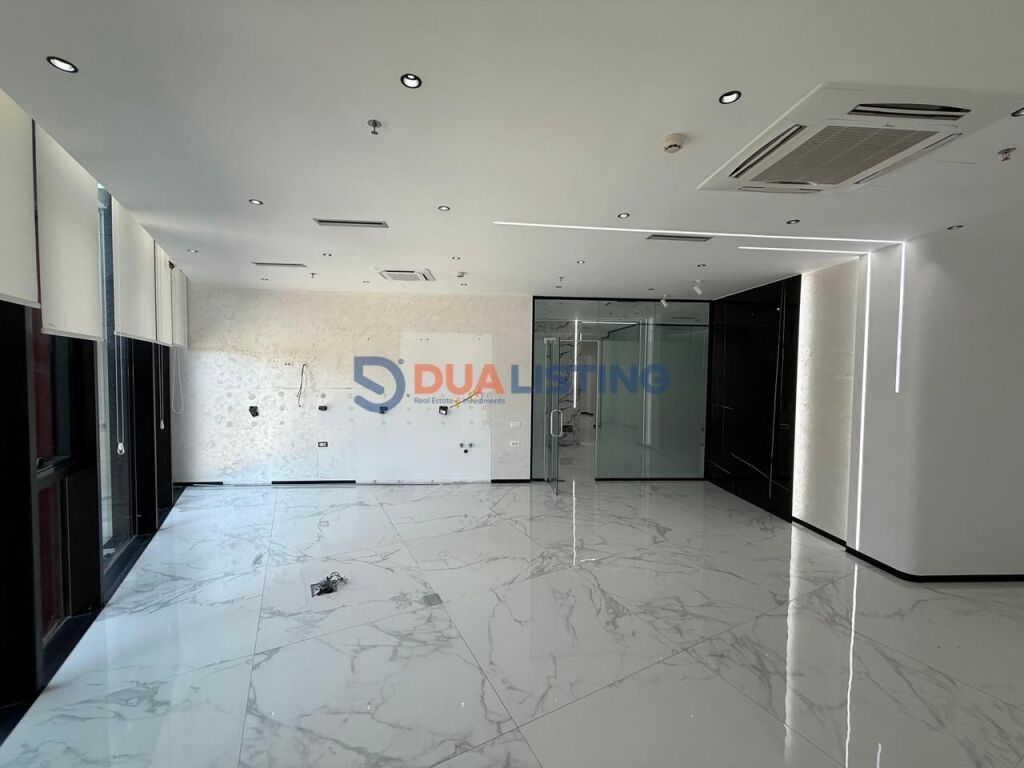 Jepet me Qira Ambient Premium për Zyra / Klinikë / Studio 📍 Stadiumi Air Albania – një nga adresat më prestigjioze të biznesit në Tiranë.
