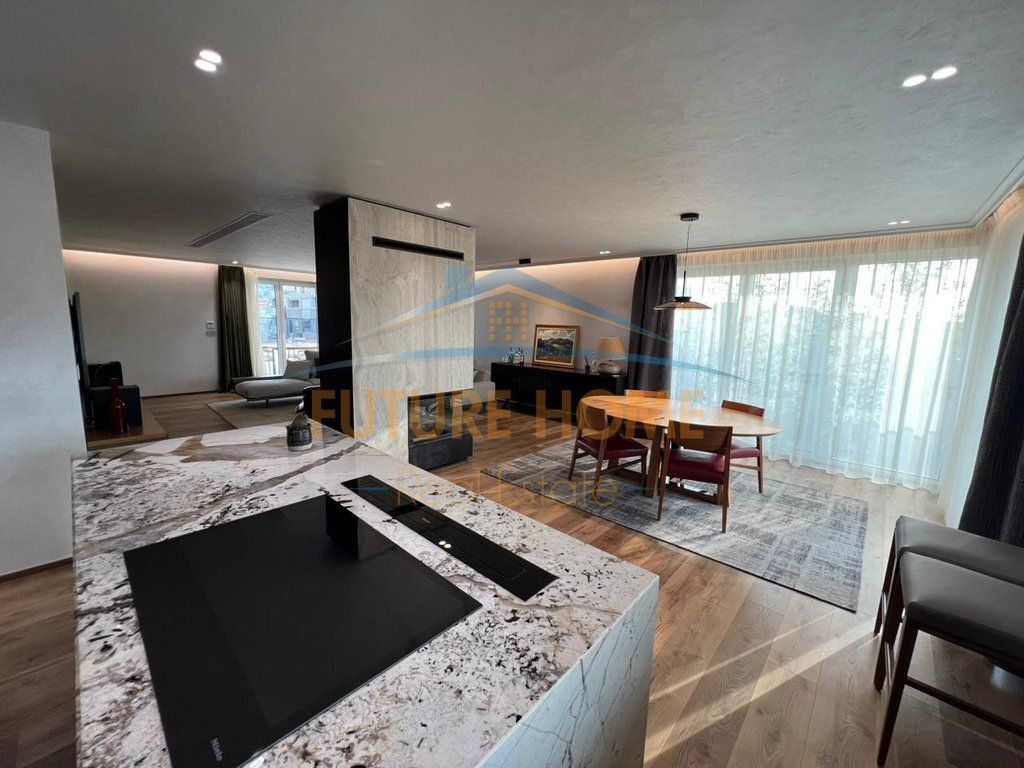Shitet, Sky Villa Penthouse, Bllok