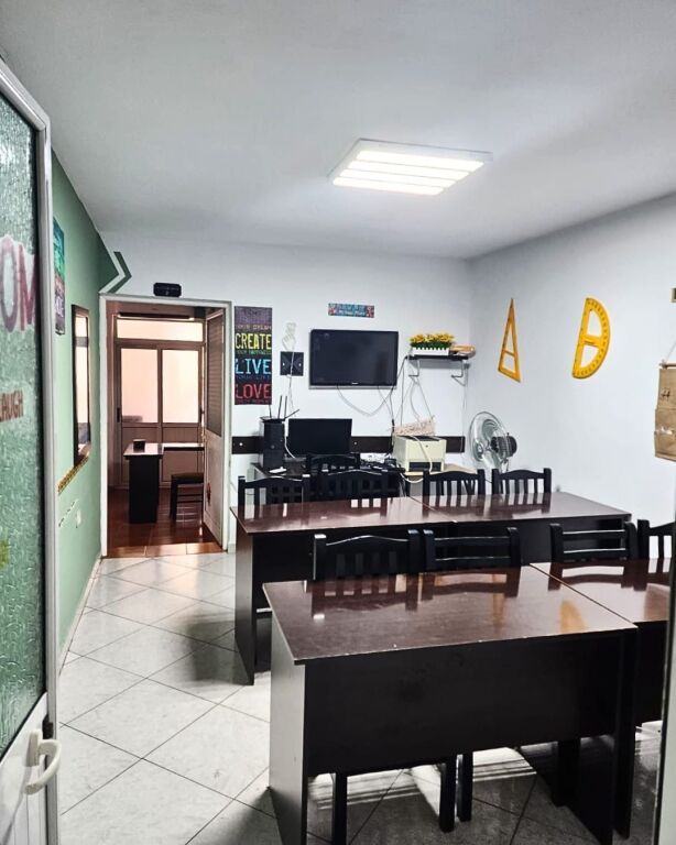 Locale in affitto 21 Dhjetori Via Muhamet Gjollesha !
