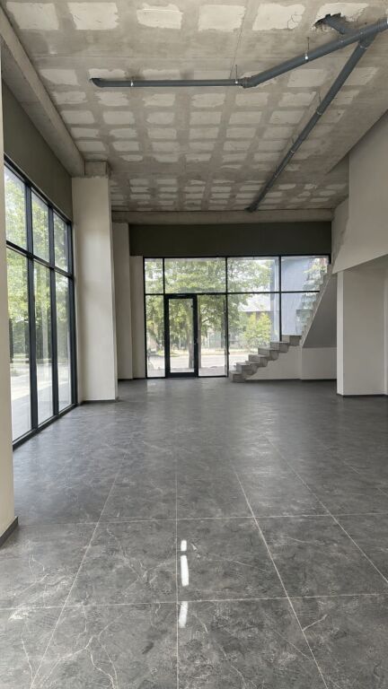 AMBIENTE MULTIFUNZIONALE 2 PIANI, 537 m2 - IN AFFITTO A PASKUQAN! IDEALE PER CLINICHE, HOTEL, BANCA!