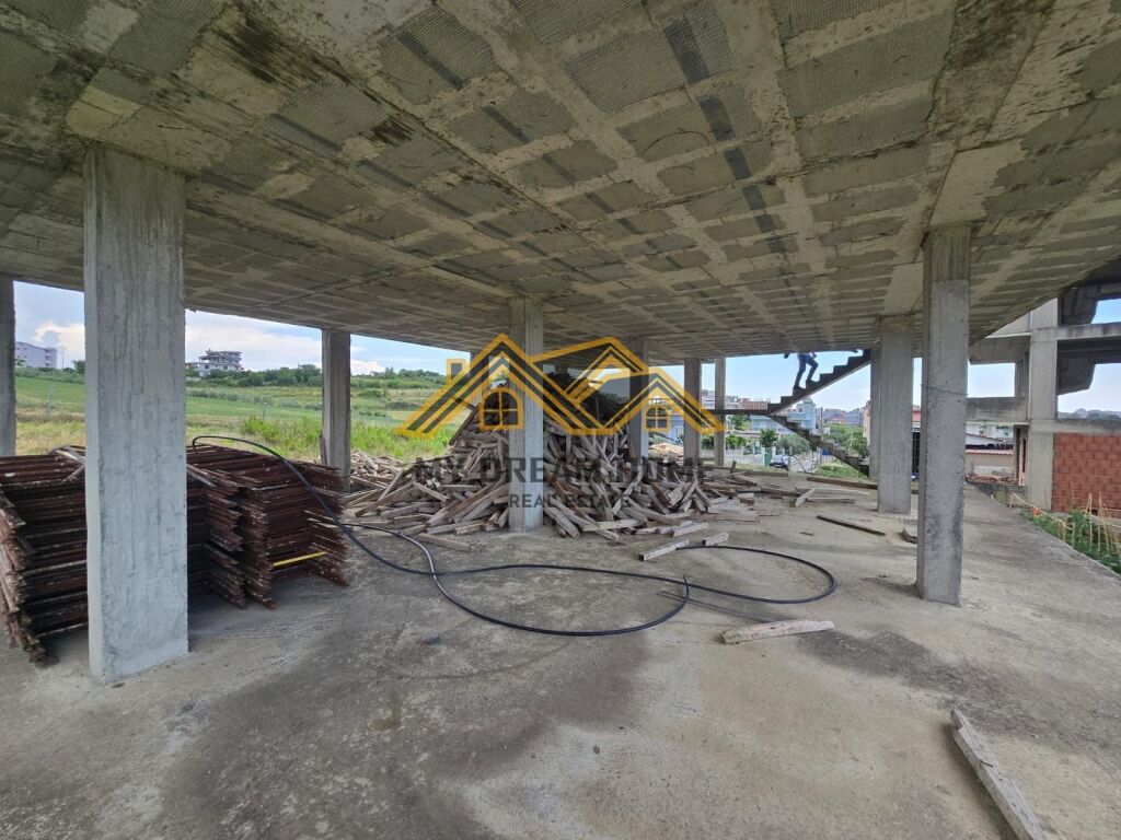 In vendita casa a schiera a 3 piani ad Arapaj Durrës