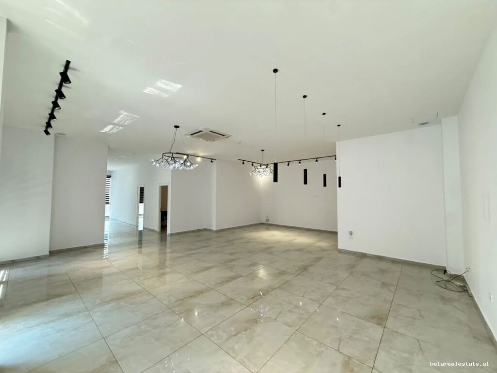Ufficio in Affitto presso Farmacia 10 (ID BZ21003) Tirana