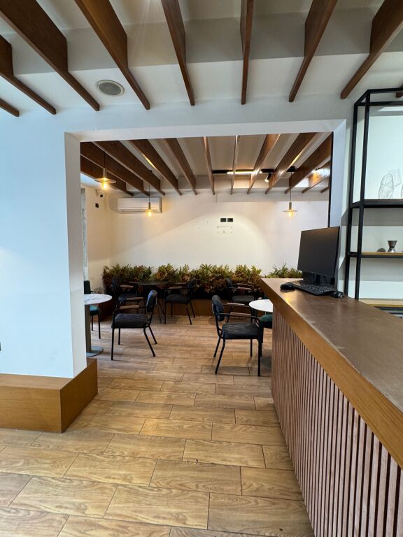 Business Premises for Sale. Behind the European University Porcelan