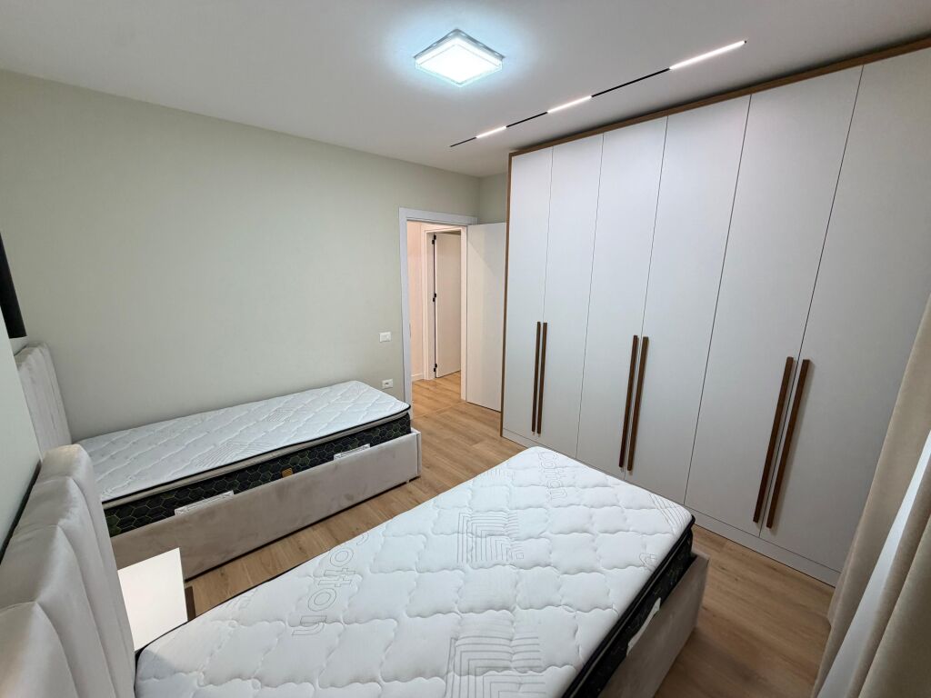 🏡 Vendesi in vendita Appartamento 2+1+2 – Yzberisht, vicino a KMY