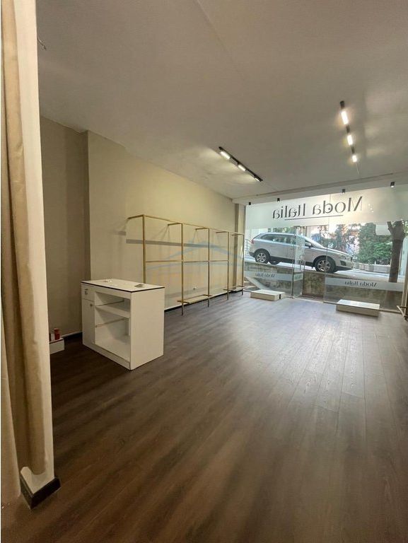 In affitto, Locale Commerciale, Lago Secco.